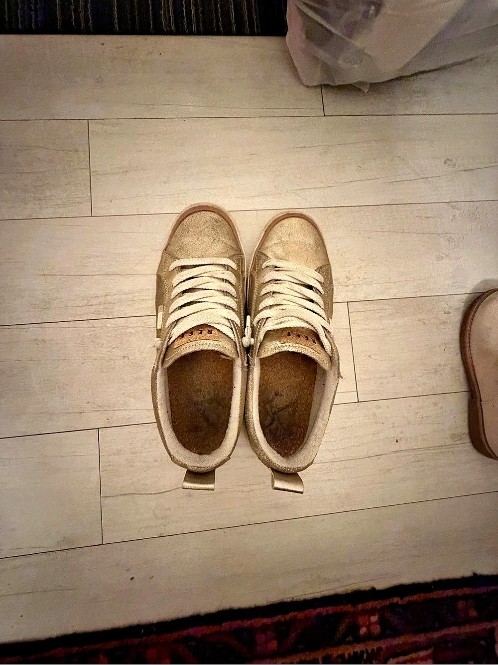 Reef Sneakers Gold 9.5